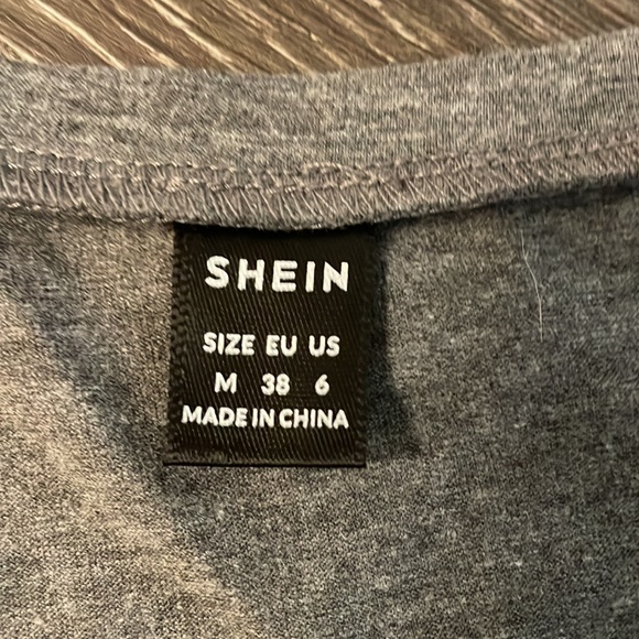 Well behaved women T-Shirt - Picture 3 of 3